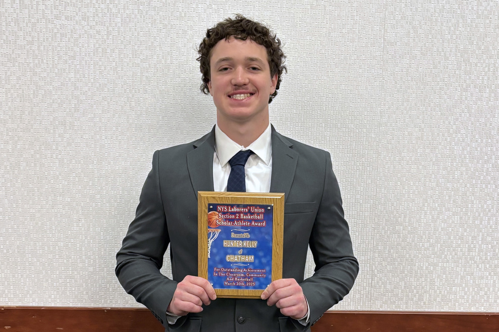 Hunter Kelly with scholar athlete award
